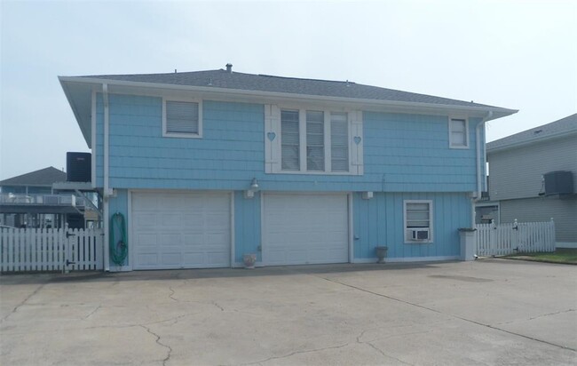 Primary Photo - 1104 Redfish St