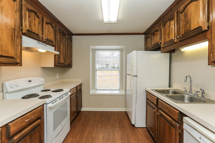 Building Photo - 1012 Red Oak Dr