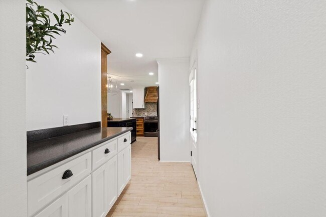 Building Photo - 2802 County Rd 209