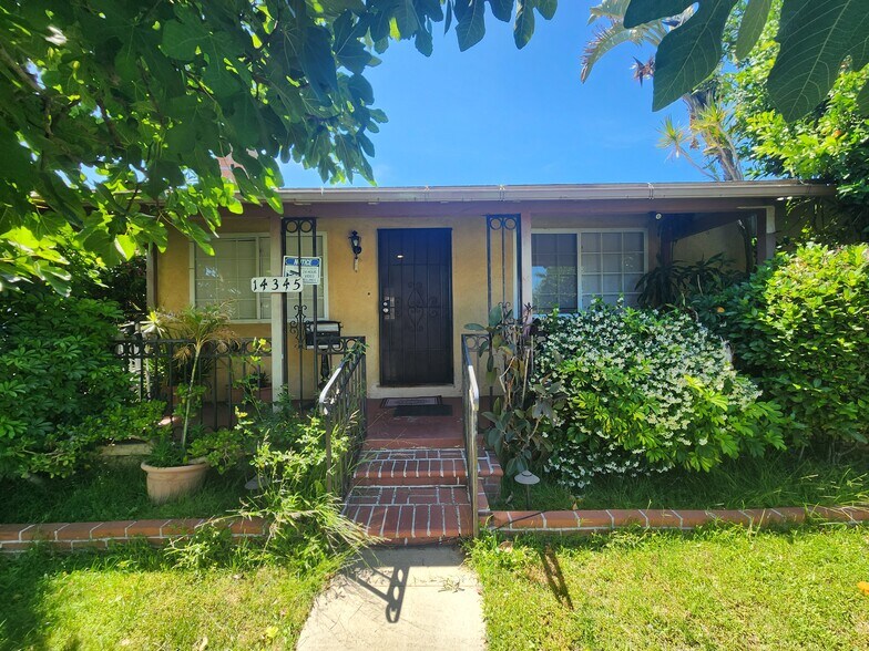 Primary Photo - 14345 Chase St