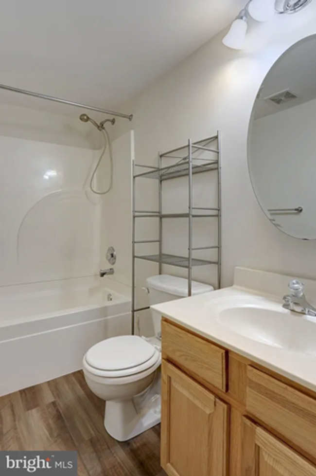 Building Photo - Stunning Waterfront 3bd/2.5ba in Glen Burnie with Deep-water Boat Dock, CAC, Renovated and more!