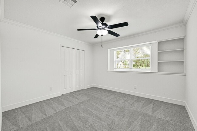 Building Photo - 2415 Moss Hill Dr