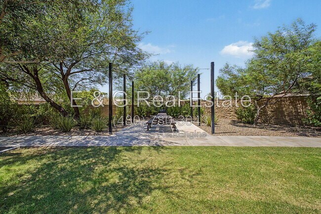 Building Photo - 2771 S Chippewa Dr