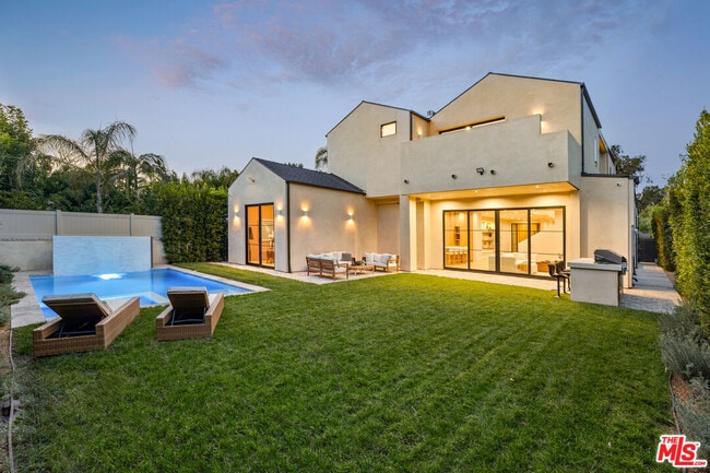 Building Photo - 11748 La Maida St