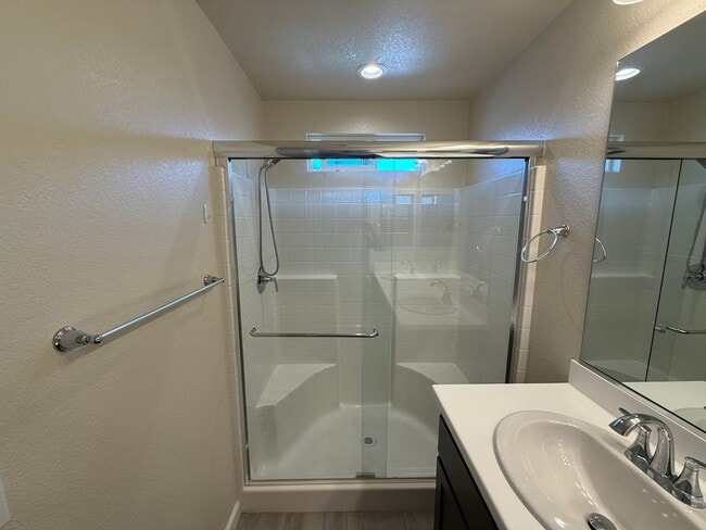 Building Photo - Two story home located in Sylvan School Di...