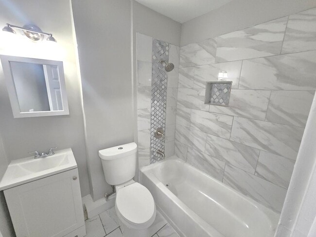 Building Photo - 402 N Curley St