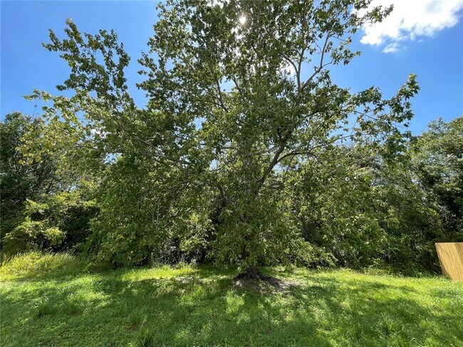 Building Photo - 10821 Kenbrook Dr