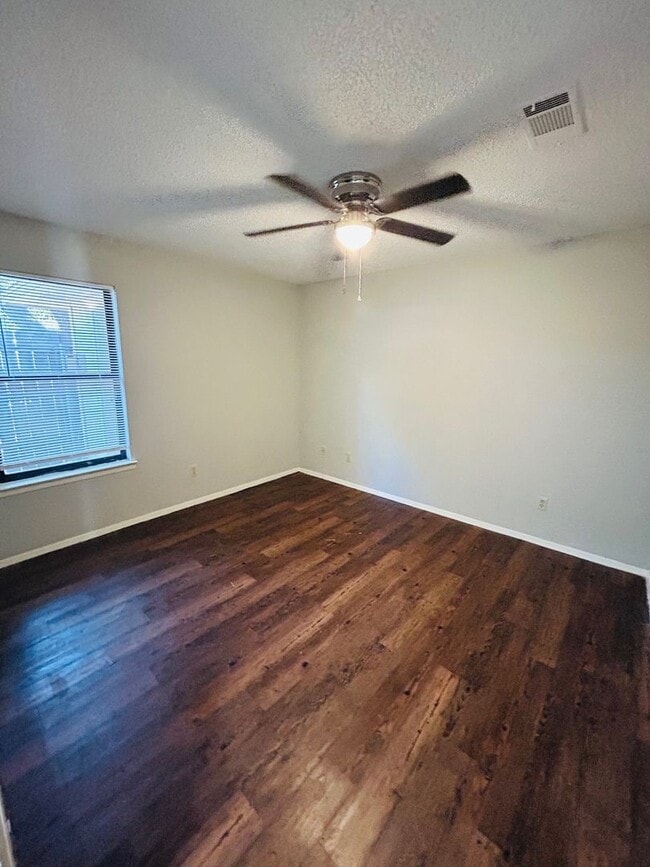 Building Photo - 324 Mill Creek Cir