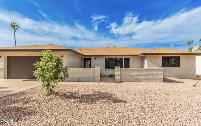 Building Photo - 1922 E Laguna Dr