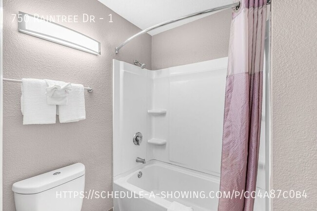 Building Photo - Newly remodeled modern Studio + 1 Bath + P...