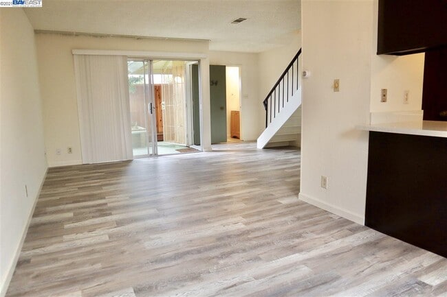 Building Photo - 5554 Roundtree Common