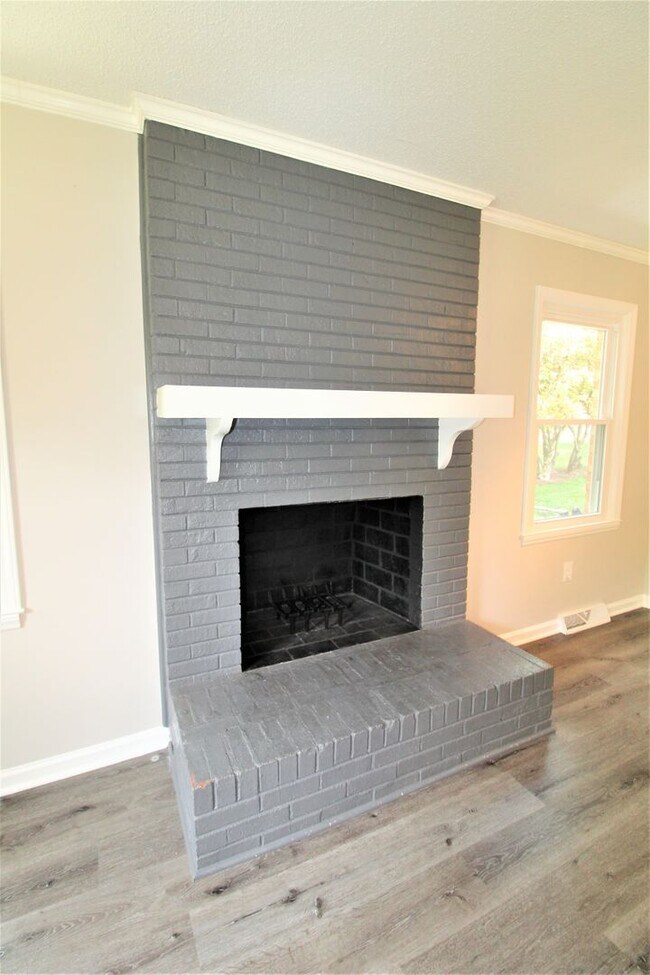 Building Photo - Remodeled Ranch Home in Steele Creek!