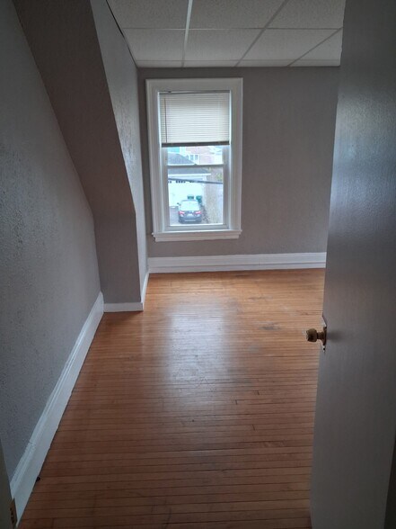 Building Photo - 28 Beacon St