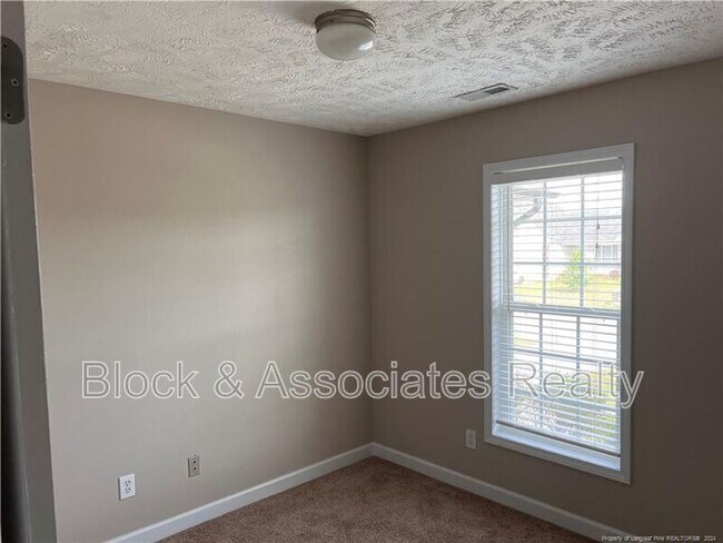 Building Photo - 1465 Avoncroft Dr