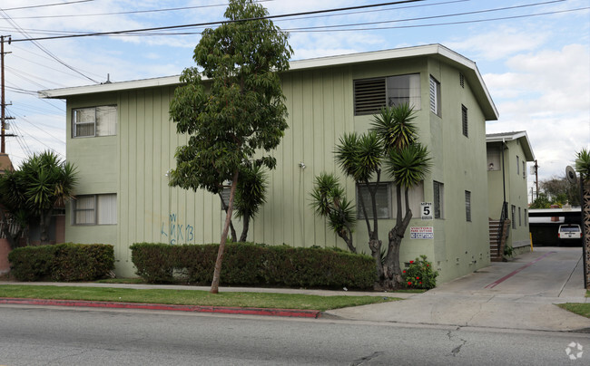 Building Photo - 3247-3255 Santa Ana St.