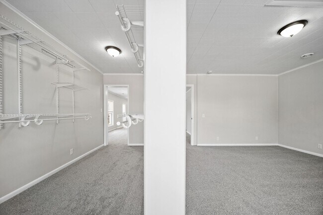 Building Photo - 801 W 26th St
