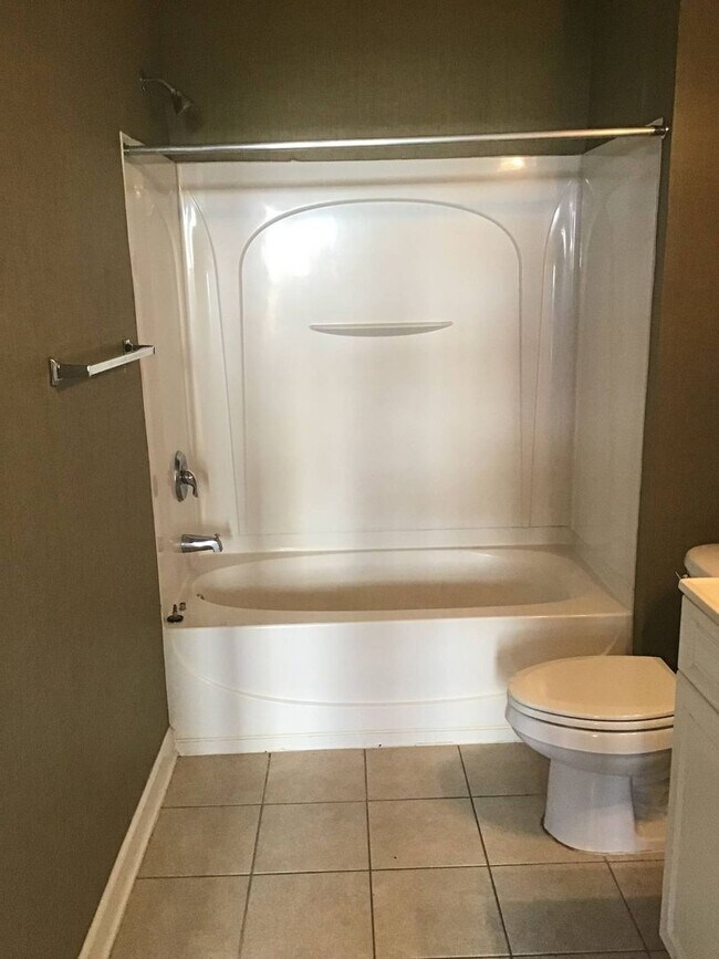 Building Photo - 1st Floor 2 Bedroom Condo in Berkshire Forest