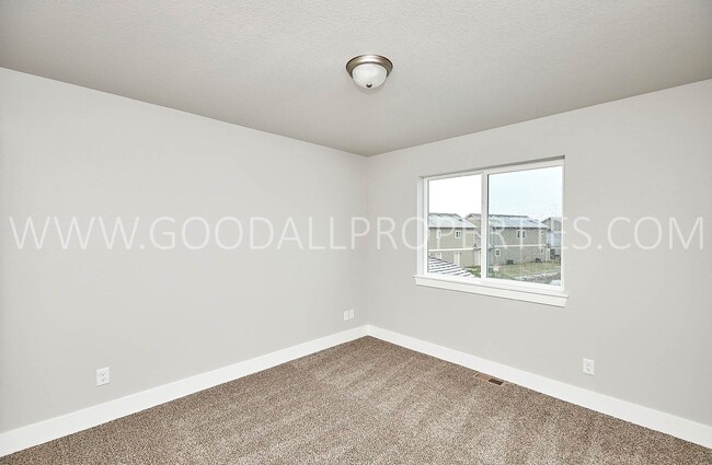 Building Photo - Beautiful 3 bedroom 2.5 bath townhome in W...