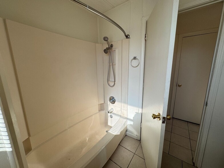 Building Photo - 803 Sissom Rd