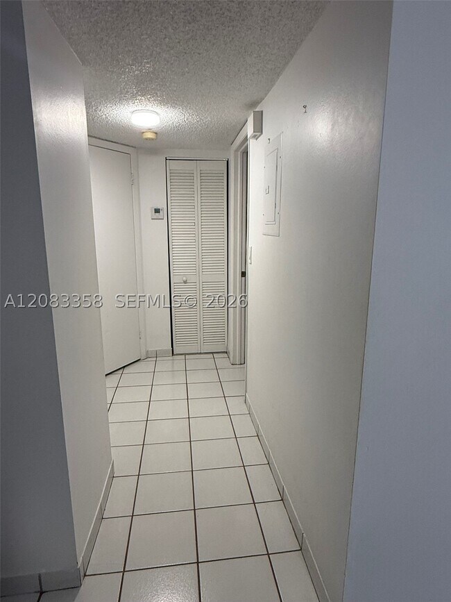 Building Photo - 5420 W 21st Ct