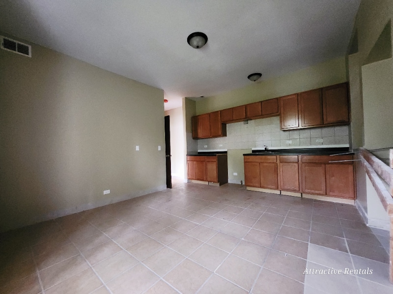 Building Photo - 207 N Parkside Ave