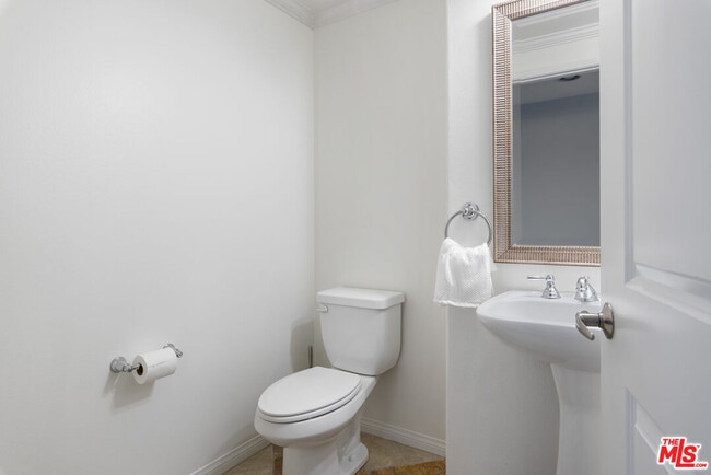 Building Photo - 4320 Tradewinds Dr