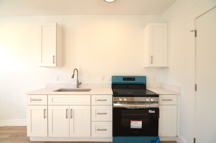 Building Photo - 1607 Race St