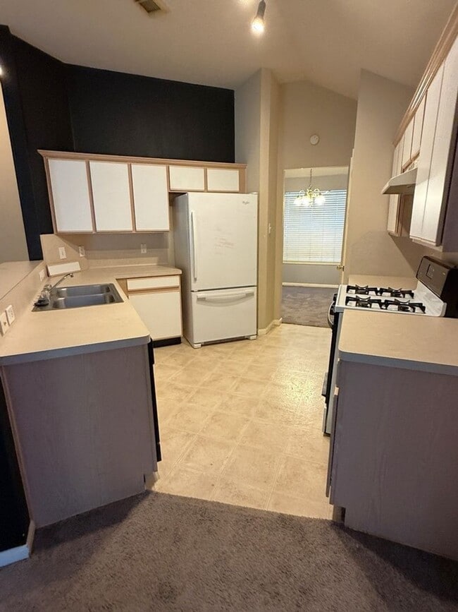 Building Photo - 2746 Georgina Falls Dr