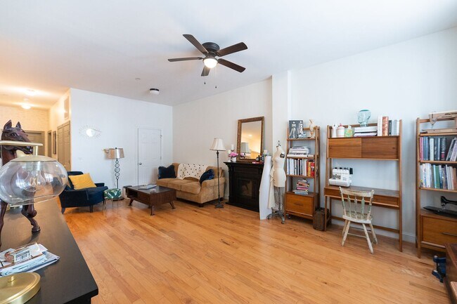 Building Photo - 360 S Elm St