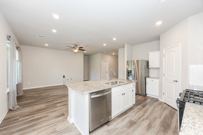 Building Photo - 4635 Mendocino Way