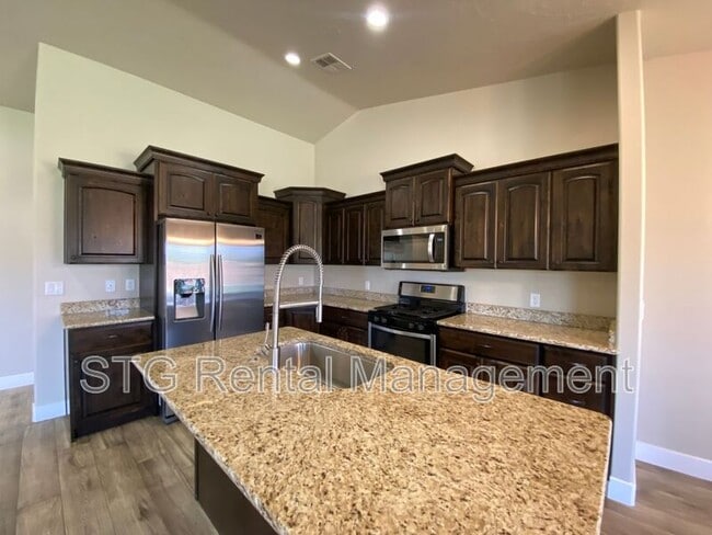 Building Photo - 758 N 300 W