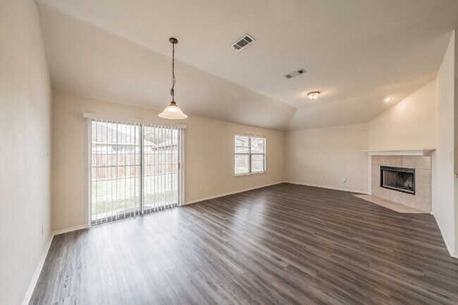 Building Photo - 636 Saddleway Dr