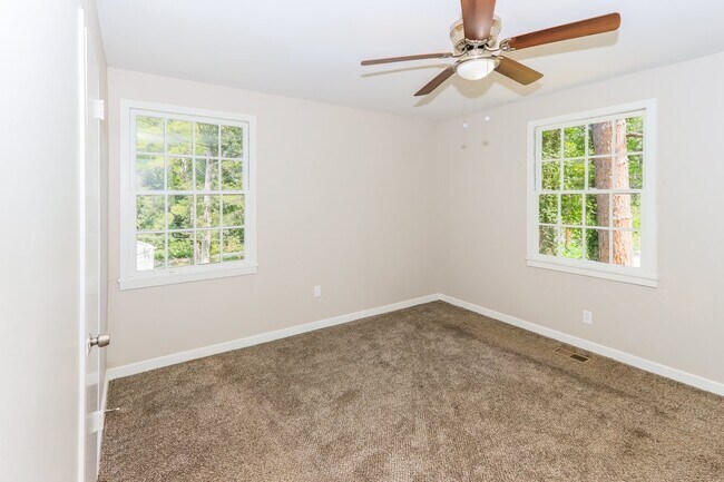 Building Photo - 4582 Shadow Lawn Dr