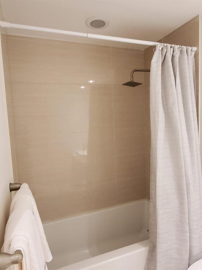 Building Photo - 201 SW 17th Rd