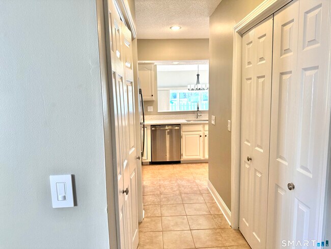 Building Photo - 94 Waldron Dr