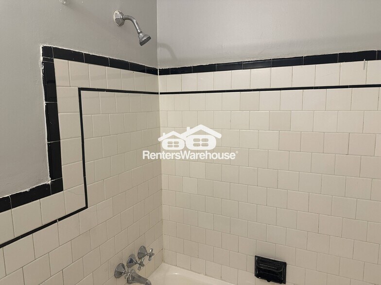 Building Photo - 6103 Chinquapin Pkwy