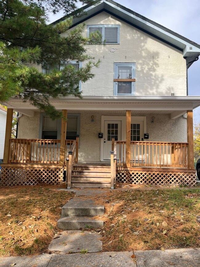 Building Photo - 3 Bedroom Duplex