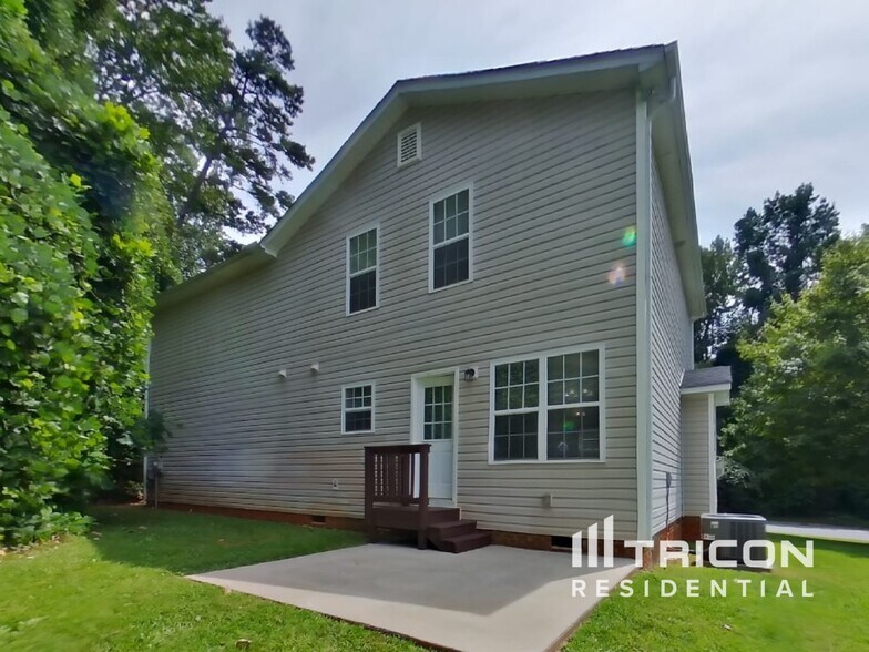 Building Photo - 4827 Canipe Dr