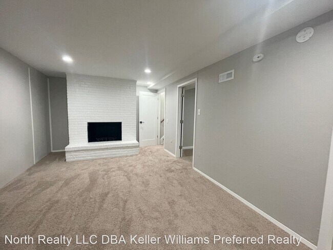 Building Photo - 2 br, 1 bath House - 1184 Clinton St. #B