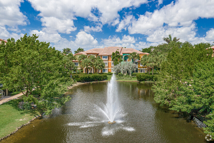 Building Photo - Manatee Bay