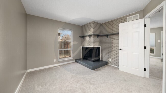 Building Photo - Updated ranch style condo in Vista Grande