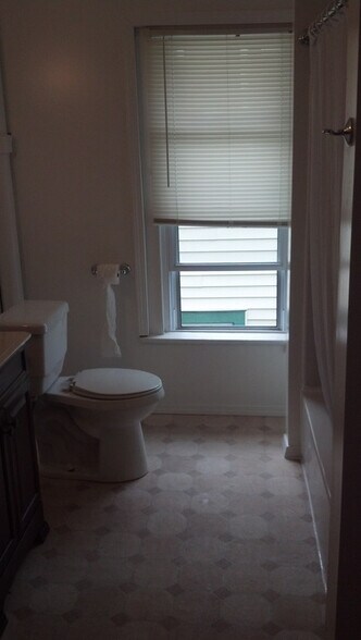 bathroom 2 - 294 E Thornton St