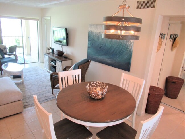 Building Photo - FURNISHED 2/2 GOLF COURSE  6 MONTH RENTAL APR. 29 - OCT. 31, 2026