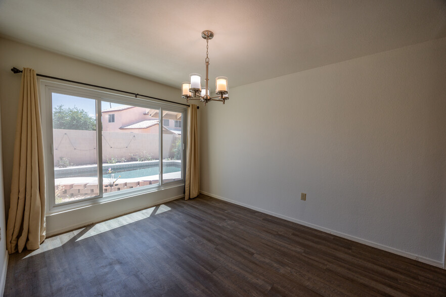 Building Photo - 1421 W Camino Ct