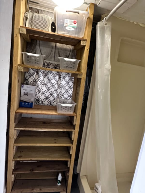 Building Photo - 501 Owl Hollow Rd