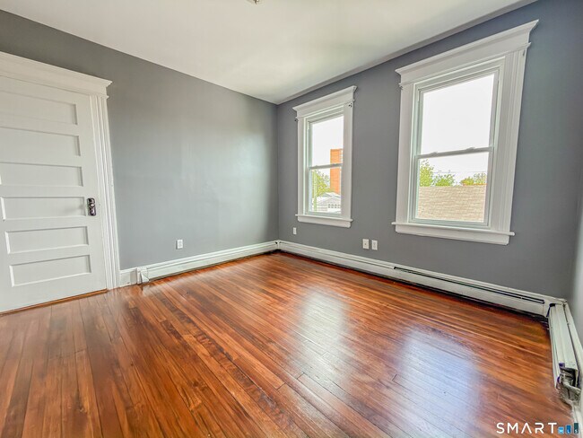 Building Photo - 15 Elmwood Ave