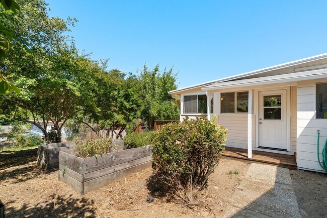 Building Photo - Sunny and Charming Boulder Creek Retreat - Modern Living on a Shared Property
