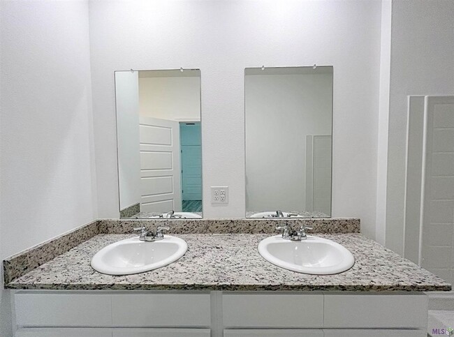 Building Photo - 4 Bedroom House NEAR LSU - Hunters Trace- ...