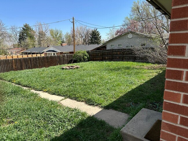Building Photo - Convenient Location! Easy walk to CU Campu...