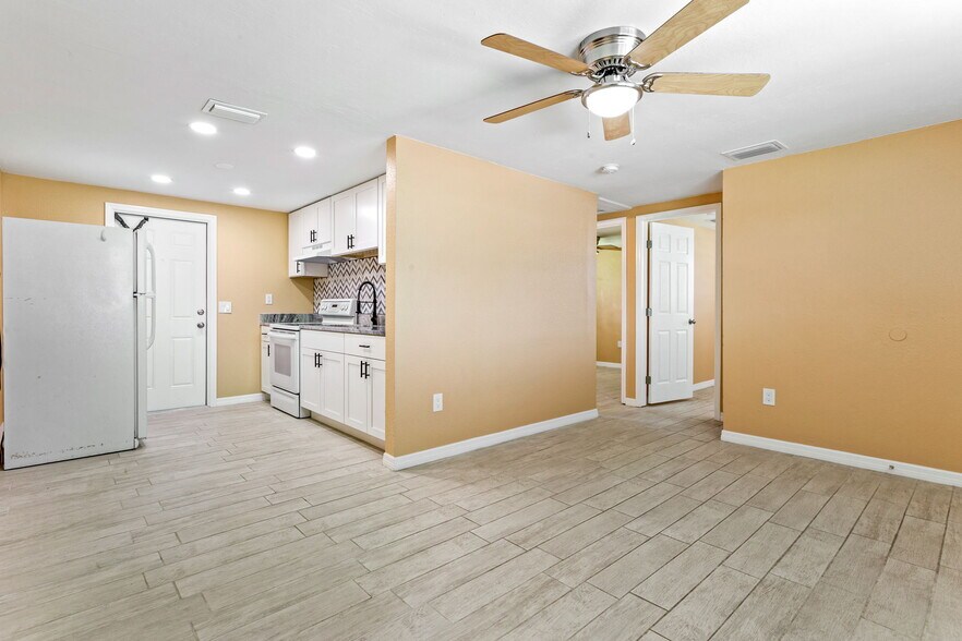 Building Photo - 2139 Ranchita Trl